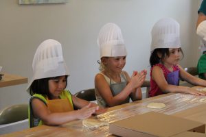 Children making pizza