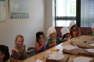 Children making pizza